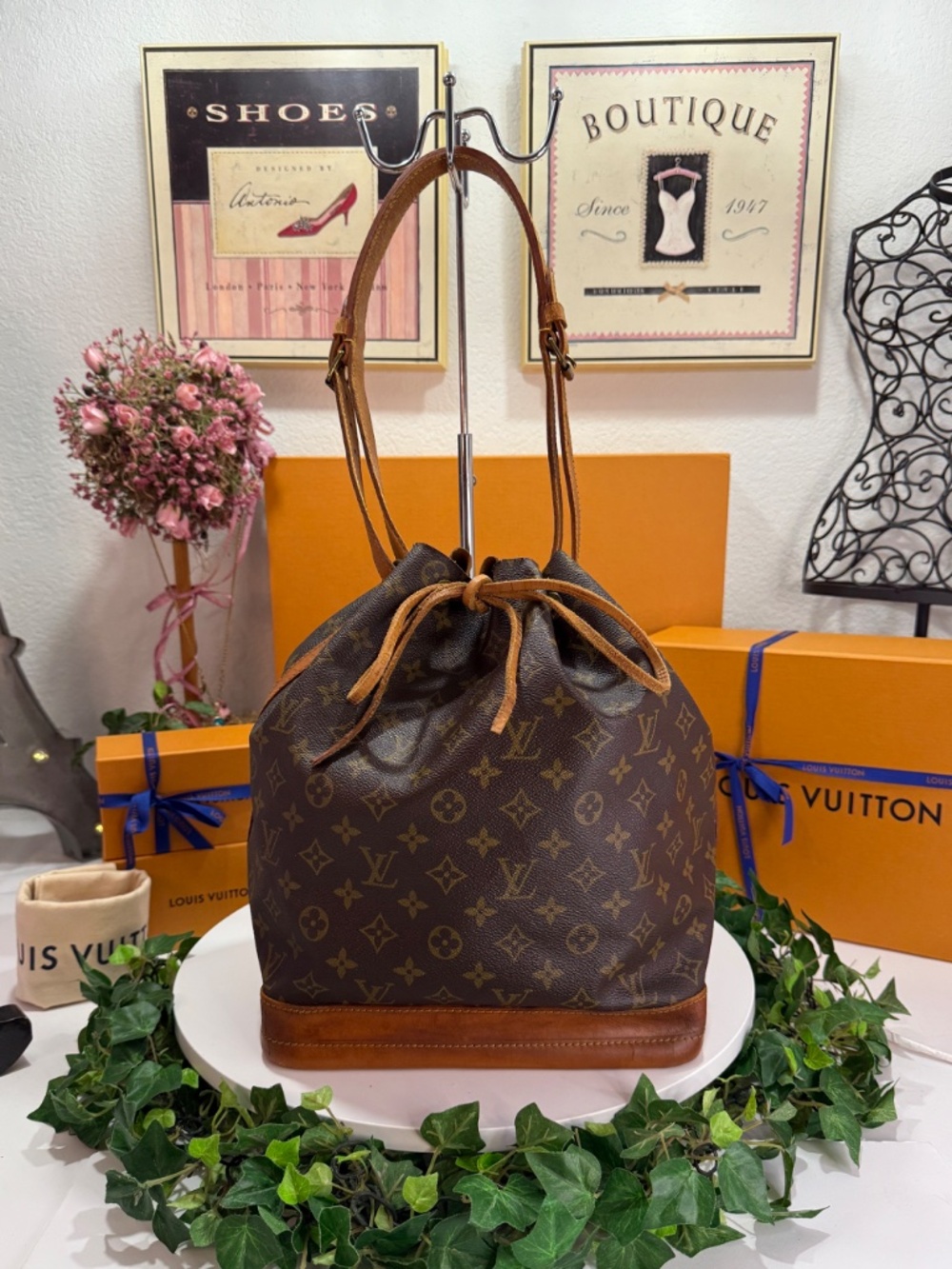 ELEGANT LOUIS VUITTON NOE BAG! - Picture 3 of 17
